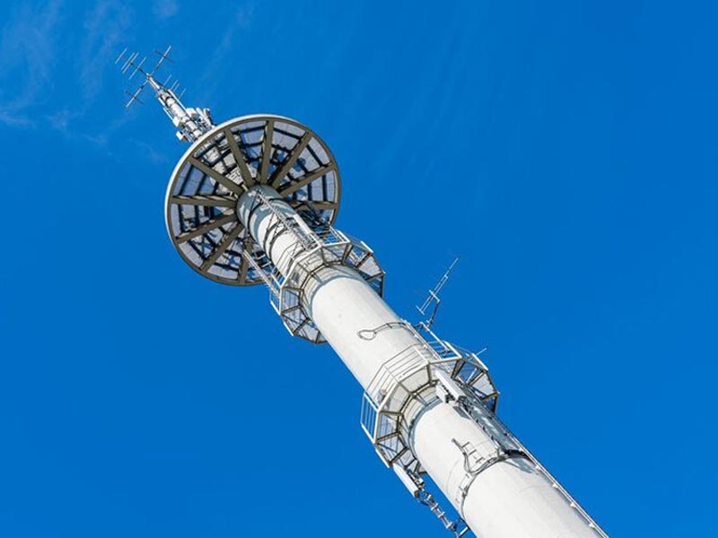 Cos'è una torre di comunicazione in tubi d'acciaio?